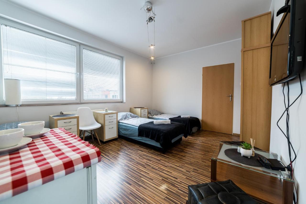 Pokoje Nad Pizzeria Poznań Eksteriør billede